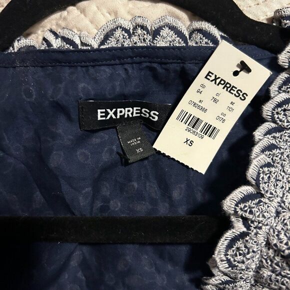 EXPRESS Printed Lace Trim Belted Wrap Dress in Navy Eyelet SZ XS - Picture 6 of 6